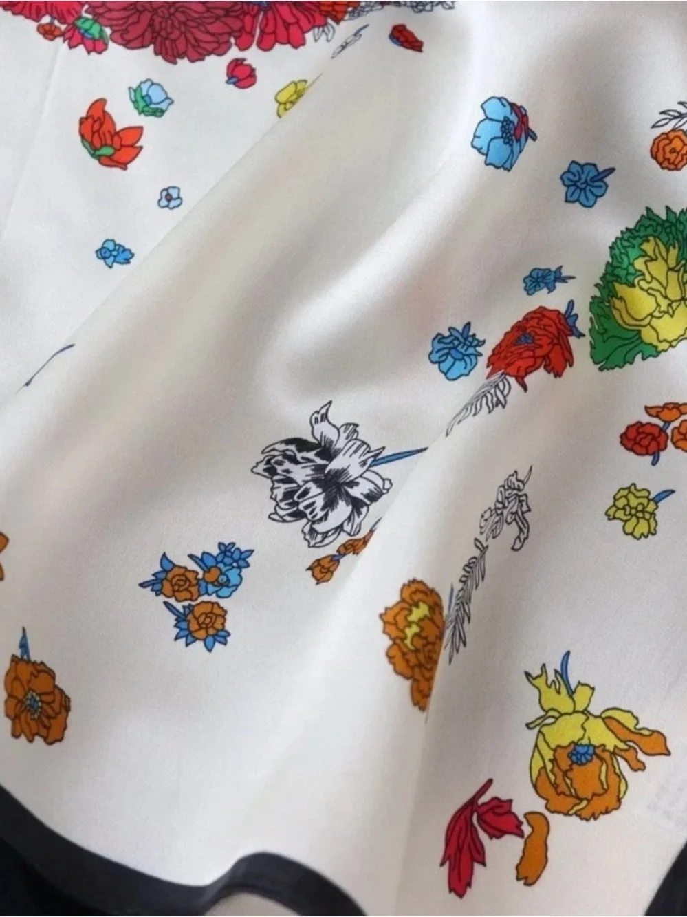 Mulberry Silk Blend Flower Steed Scarf Elegant Equestrian Silk Square